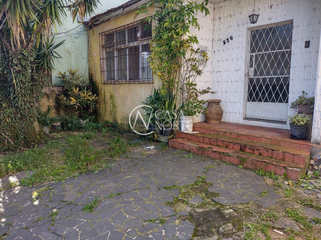 Casa à venda com 6 quartos, 200m², 8 vagas, Avenida Cruz Alta no bairro Nonoai em Porto Alegre