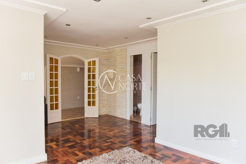 Casa à venda com 5 quartos, 197m², 1 suíte, 3 vagas, Avenida Delmar Rocha Barbosa no bairro Parque Santa Fé em Porto Alegre