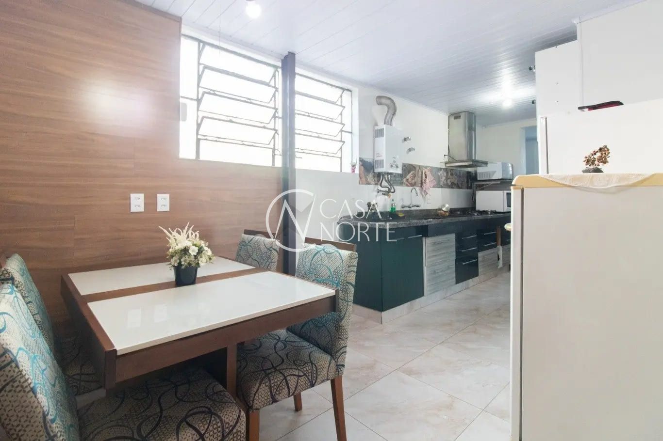 Casa à venda com 4 quartos, 175m², 3 vagas, Rua Júlio Lopes dos Santos Sobrinho no bairro Santa Tereza em Porto Alegre