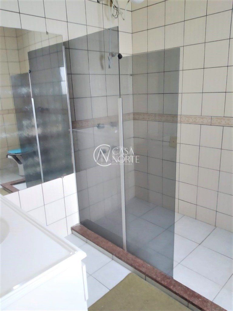 Casa à venda com 3 quartos, 190m², 1 suíte, 1 vaga, Rua Liberal no bairro Tristeza em Porto Alegre