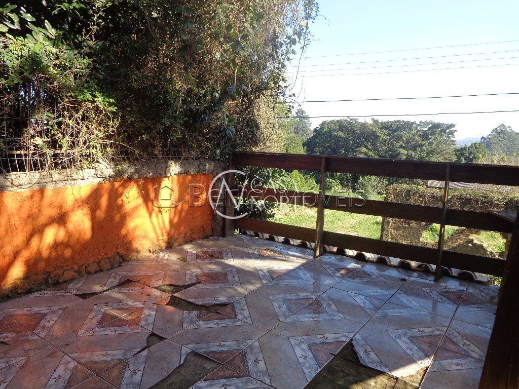 Casa à venda com 4 quartos, 101m², 1 vaga, Beco Maria Balbina no bairro Campo Novo em Porto Alegre