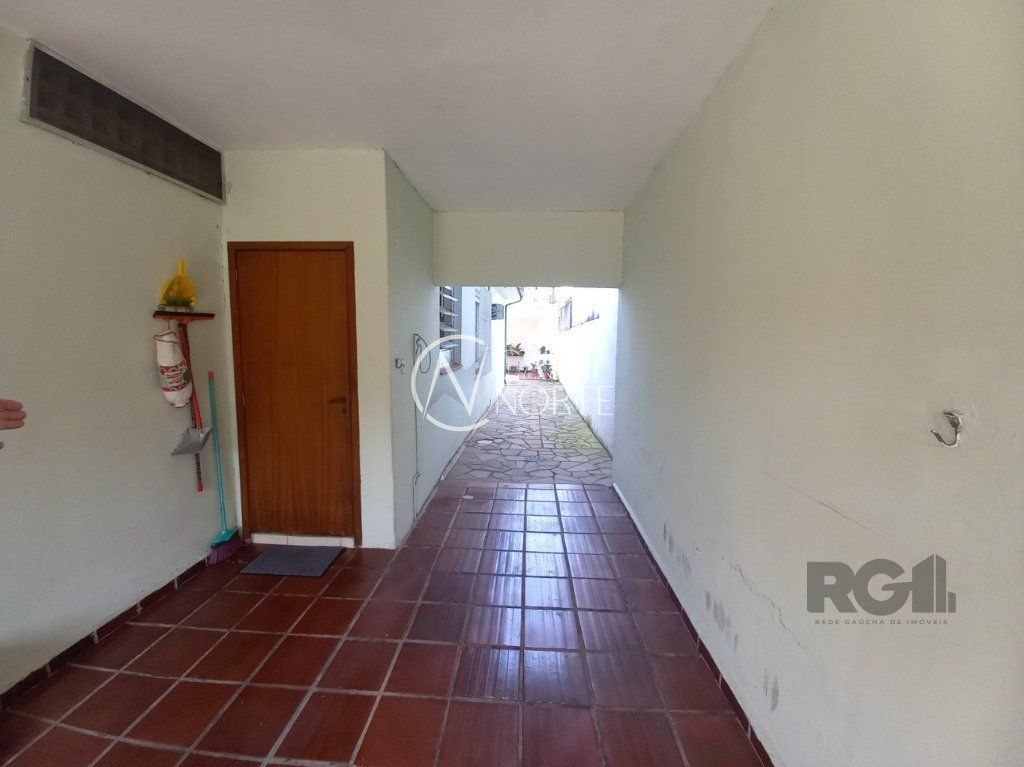 Casa à venda com 3 quartos, 159m², 2 vagas, Rua Baden Powell no bairro Sarandi em Porto Alegre