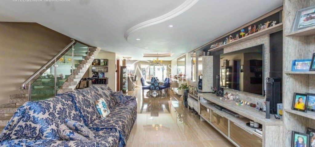 Casa à venda com 3 quartos, 332m², 3 suítes, 2 vagas, Rua Pasteur no bairro Ipanema em Porto Alegre