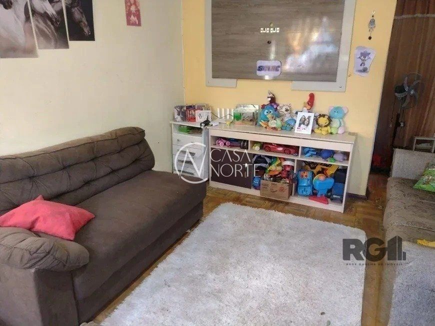 Casa à venda com 2 quartos, 63m², 2 vagas, Rua Ibirubá no bairro Cavalhada em Porto Alegre