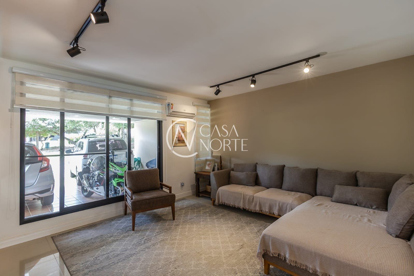 Casa de Condomínio à venda com 3 quartos, 184m², 1 suíte, 2 vagas, Rua Adriano Pereira da Silva no bairro Vila Nova em Porto Alegre