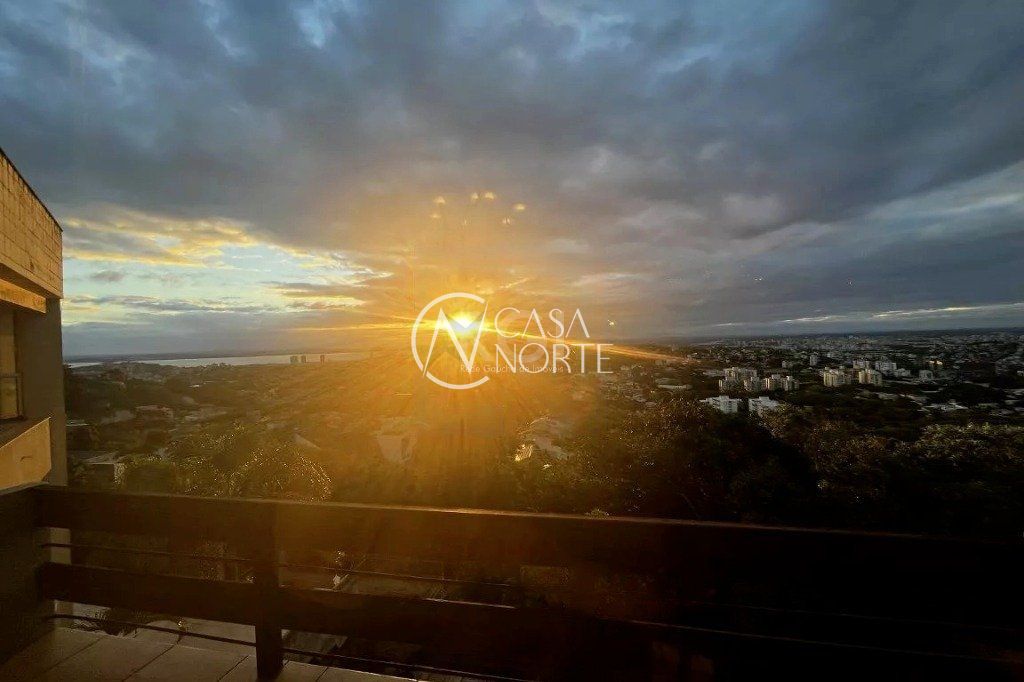 Casa à venda com 3 quartos, 235m², 1 suíte, 2 vagas, Rua Cardeal no bairro Teresópolis em Porto Alegre