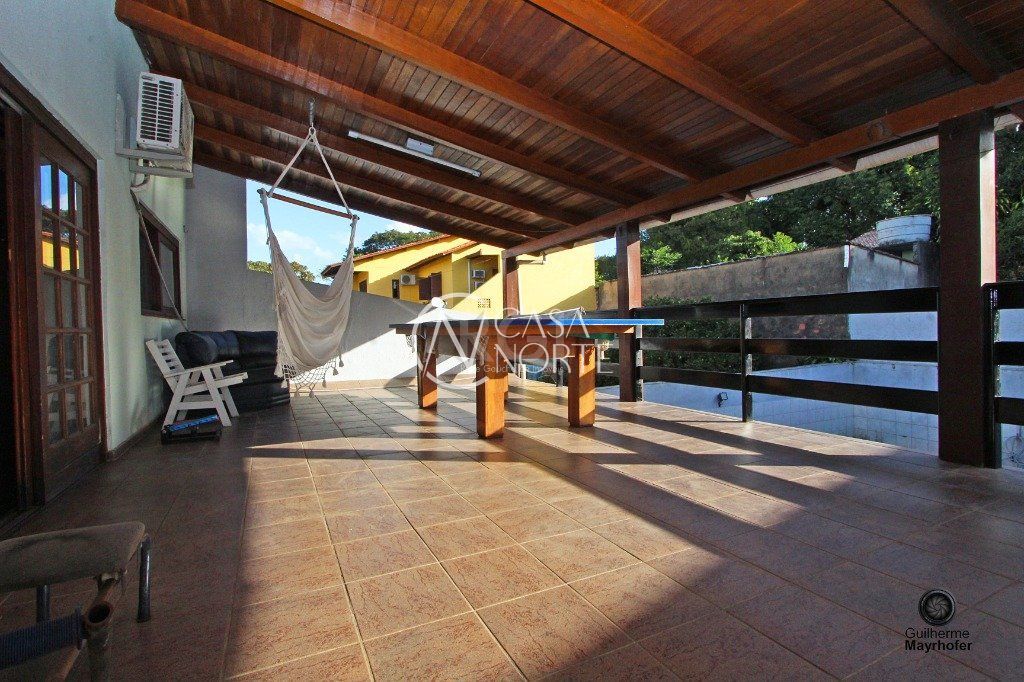 Casa à venda com 3 quartos, 180m², 1 suíte, 3 vagas, Rua Ovidio Moraes Leal no bairro Rubem Berta em Porto Alegre