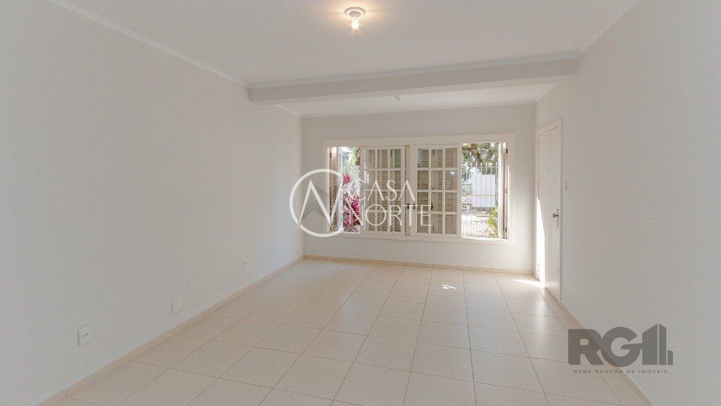 Casa à venda com 4 quartos, 235m², 1 suíte, 4 vagas, Rua Aldrovando Leão no bairro Vila Jardim em Porto Alegre