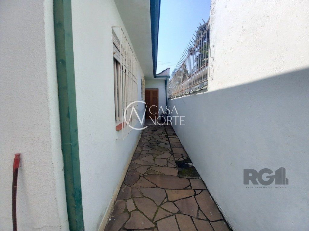 Casa à venda com 3 quartos, 159m², 2 vagas, Rua Baden Powell no bairro Sarandi em Porto Alegre