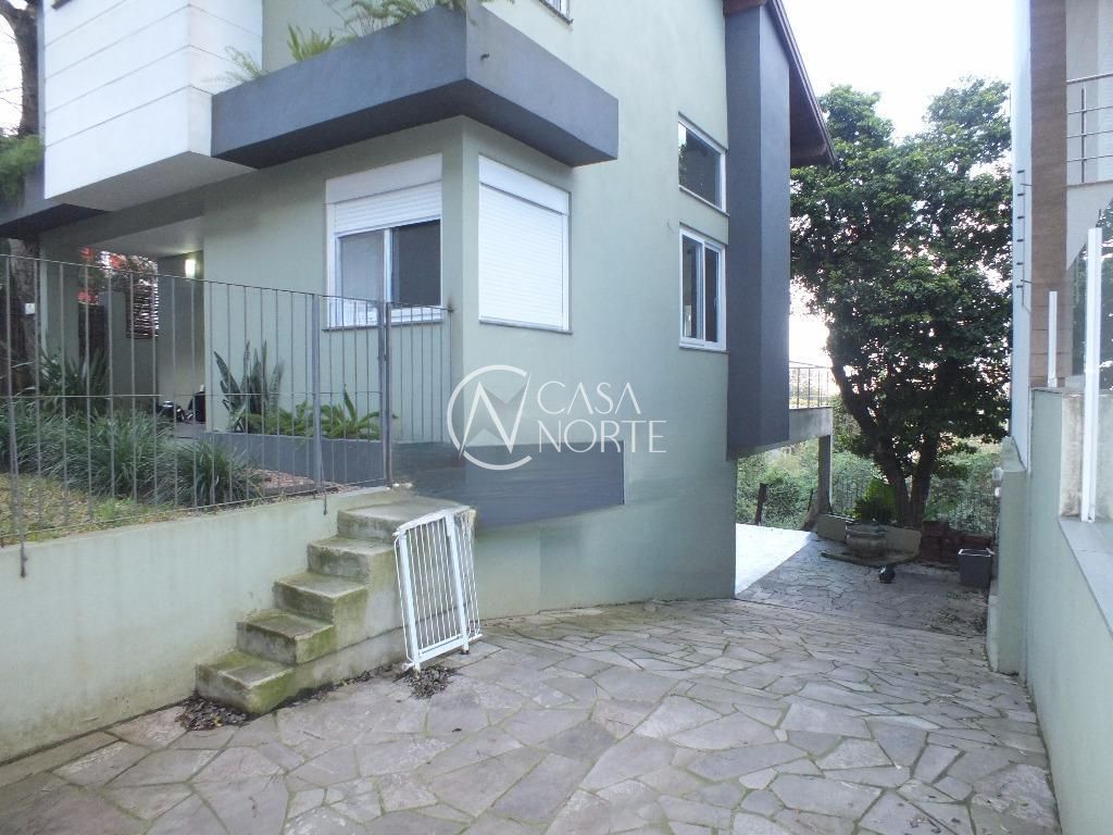 Casa à venda com 3 quartos, 367m², 1 suíte, 4 vagas, Rua Dea Coufal no bairro Ipanema em Porto Alegre