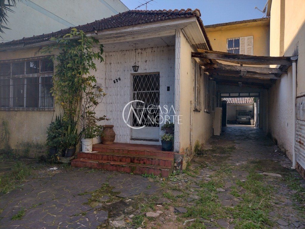 Casa à venda com 6 quartos, 200m², 8 vagas, Avenida Cruz Alta no bairro Nonoai em Porto Alegre