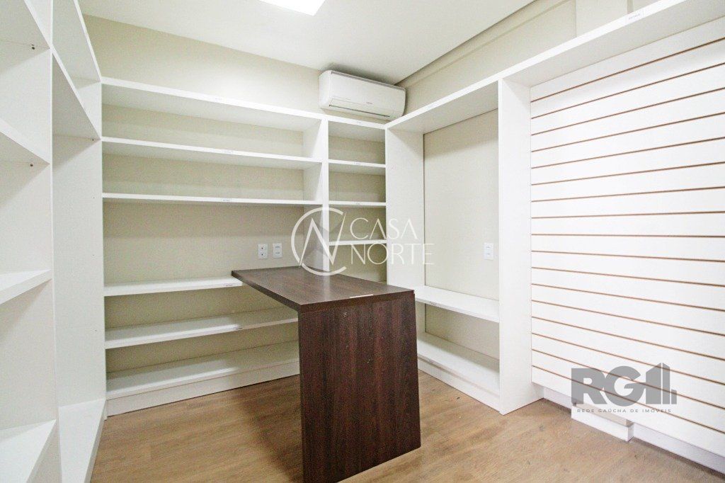 Sala Comercial à venda , 112m², Avenida Carlos Gomes no bairro Auxiliadora em Porto Alegre