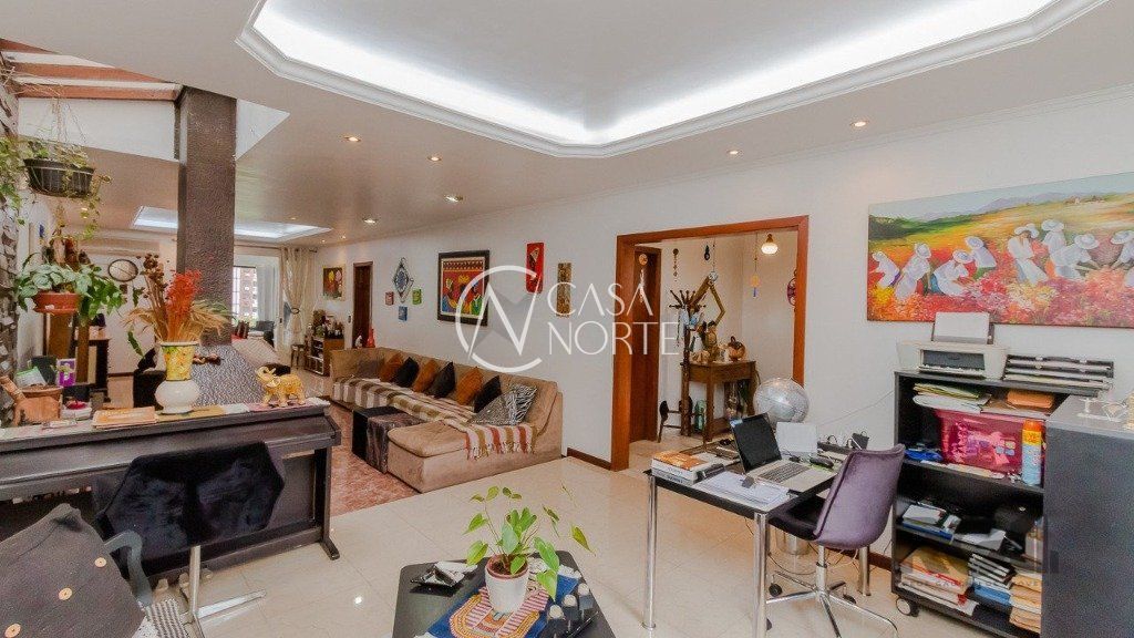 Casa à venda com 4 quartos, 394m², 2 suítes, 4 vagas, Rua Edmundo Bastian no bairro Cristo Redentor em Porto Alegre