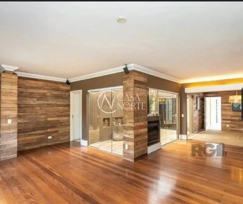 Casa à venda com 3 quartos, 220m², 1 suíte, 7 vagas, Rua Vicente Failace no bairro Tristeza em Porto Alegre