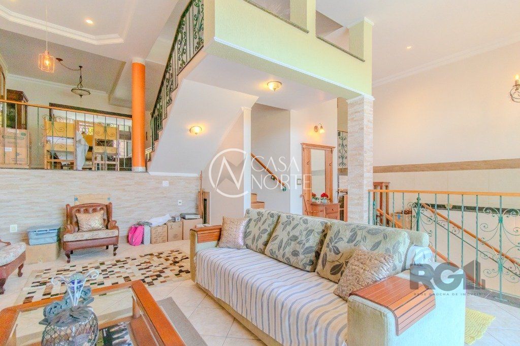 Casa à venda com 4 quartos, 350m², 1 suíte, 4 vagas, Rua Octávio de Souza no bairro Teresópolis em Porto Alegre