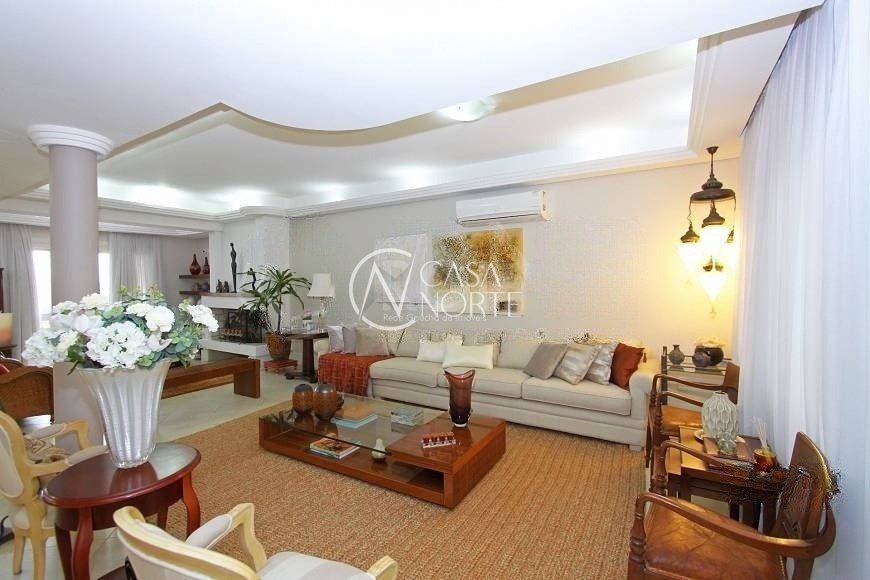 Casa à venda com 4 quartos, 700m², 4 suítes, 6 vagas, Rua Conde da Figueira no bairro Vila Jardim em Porto Alegre