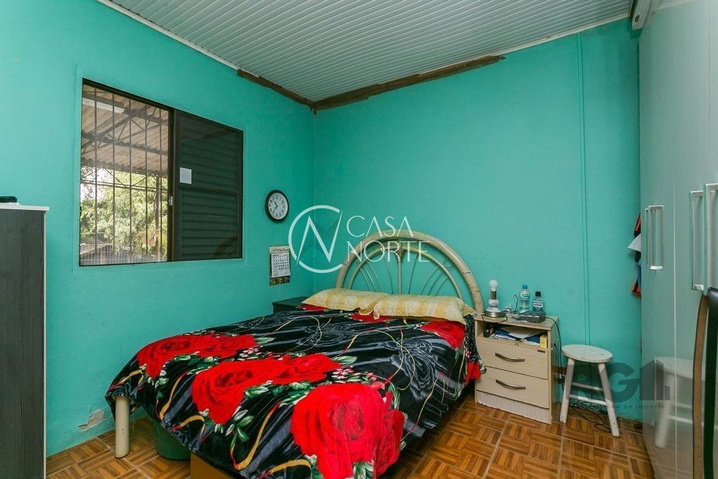 Casa à venda com 2 quartos, 84m², 1 vaga, Rua Curupaiti no bairro Cristal em Porto Alegre