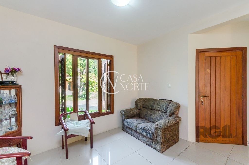 Casa de Condomínio à venda com 3 quartos, 166m², 1 suíte, 2 vagas, Rua Ponciano Pacheco da Silveira no bairro Guarujá em Porto Alegre