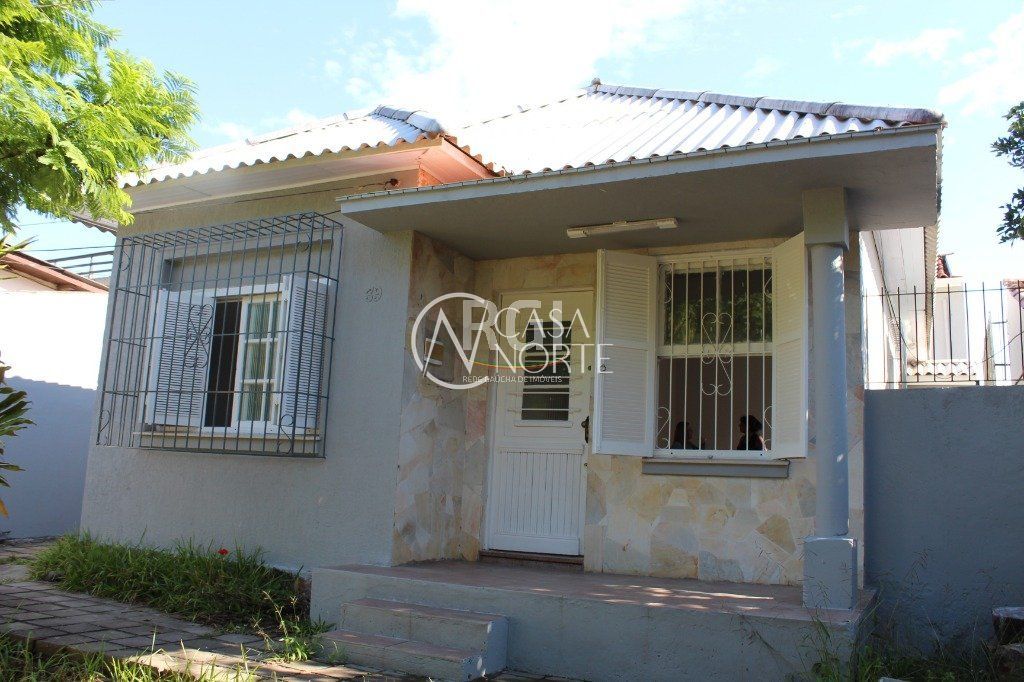 Casa à venda com 6 quartos, 224m², 3 vagas, Praça Simoes Lopes Neto no bairro Teresópolis em Porto Alegre