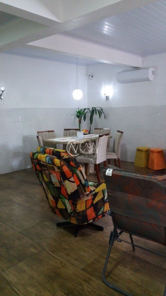 Casa à venda com 3 quartos, 228m², 3 vagas, Rua Aleste Luiz Belocchio no bairro Teresópolis em Porto Alegre