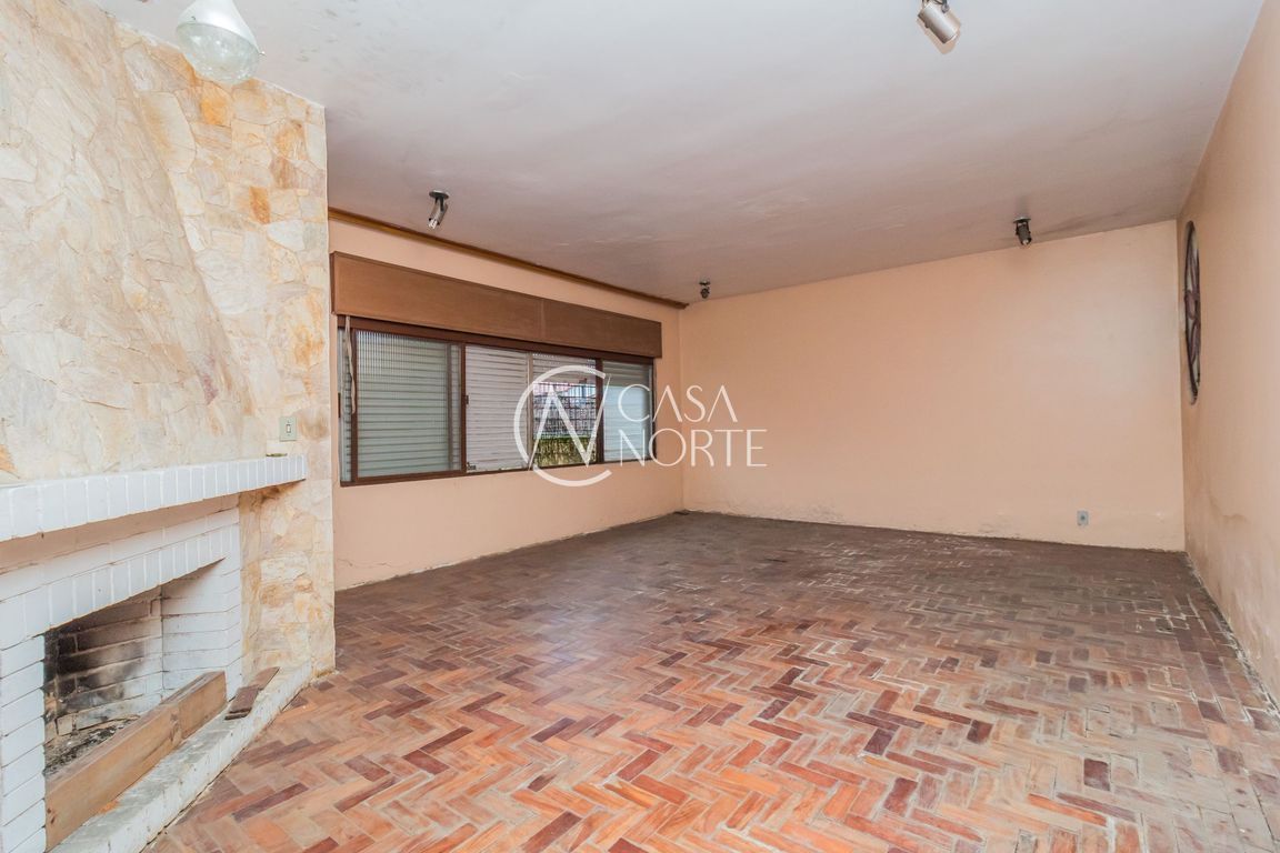 Casa à venda com 4 quartos, 284m², 1 suíte, 4 vagas, Avenida Tramandaí no bairro Ipanema em Porto Alegre