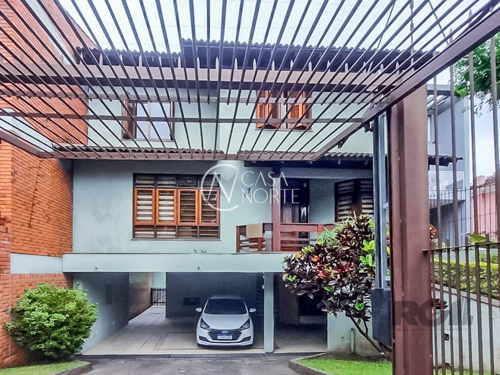 Casa à venda com 4 quartos, 225m², 1 suíte, Avenida Arnaldo Bohrer no bairro Teresópolis em Porto Alegre