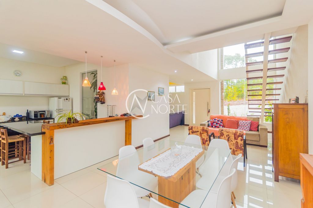 Casa de Condomínio à venda com 3 quartos, 272m², 1 suíte, 6 vagas, Avenida Juca Batista no bairro Hípica em Porto Alegre