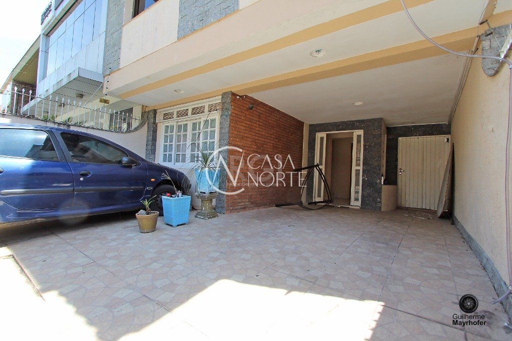 Casa à venda com 6 quartos, 300m², 1 suíte, 3 vagas, Rua Comendador Rodolfo Gomes no bairro Menino Deus em Porto Alegre