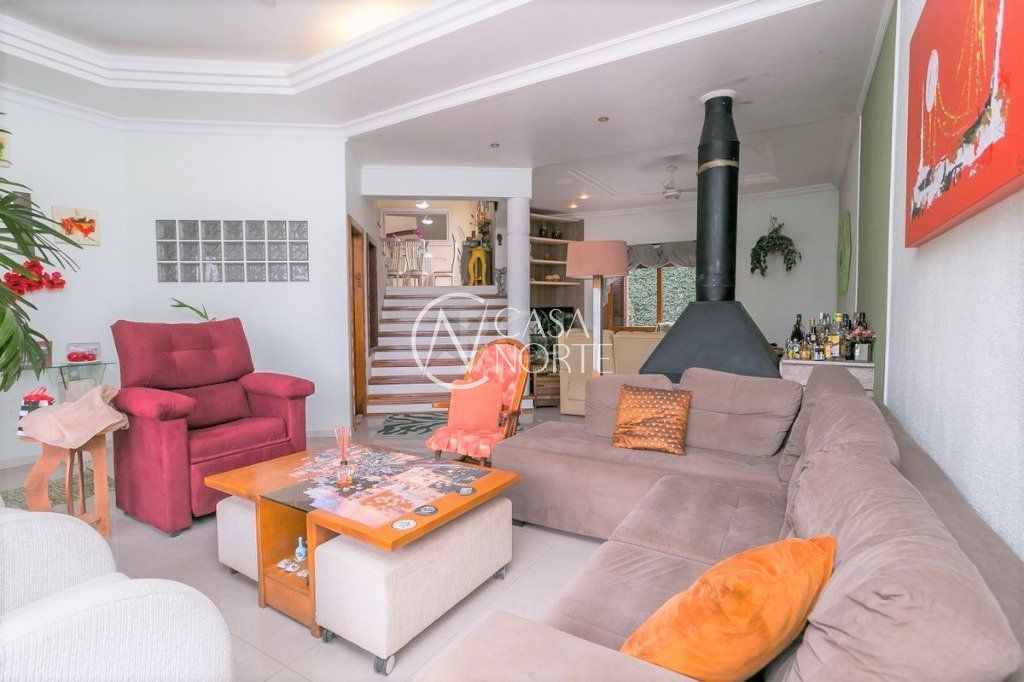 Casa à venda com 3 quartos, 279m², 1 suíte, 4 vagas, Rua Pedro Carneiro Pereira no bairro Teresópolis em Porto Alegre