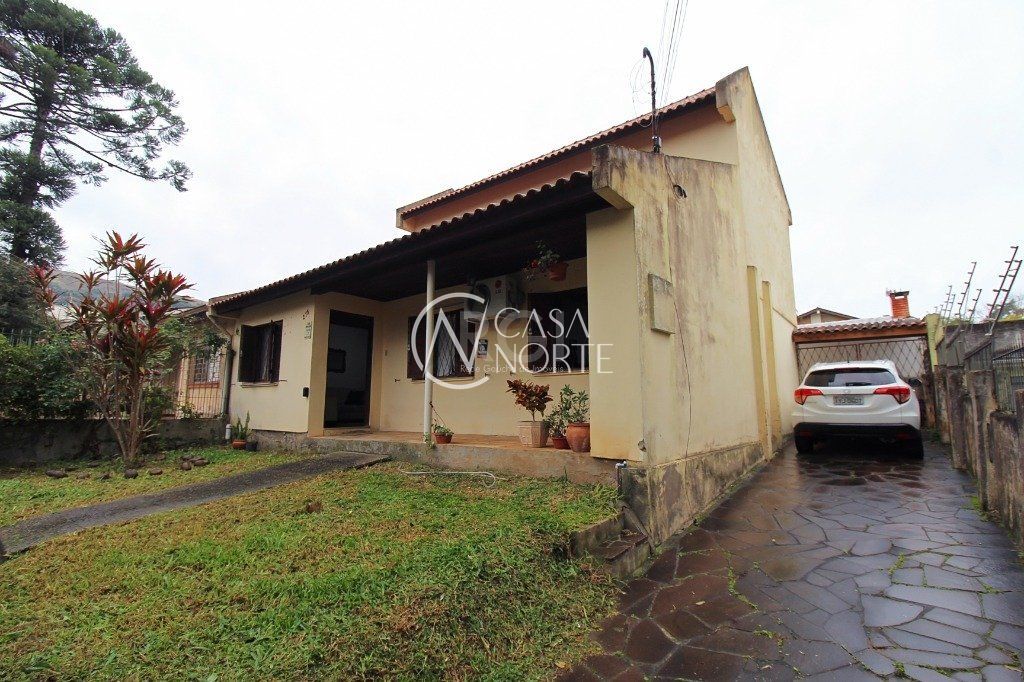 Casa à venda com 4 quartos, 150m², 1 suíte, 3 vagas, Rua Doutor Ney Cabral no bairro Nonoai em Porto Alegre