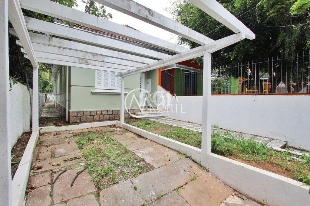 Casa à venda com 6 quartos, 300m², 8 vagas, Avenida Engenheiro Ludolfo Boehl no bairro Teresópolis em Porto Alegre