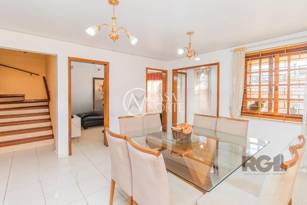 Casa à venda com 4 quartos, 189m², 1 suíte, 4 vagas, Rua da Prudência no bairro Cavalhada em Porto Alegre