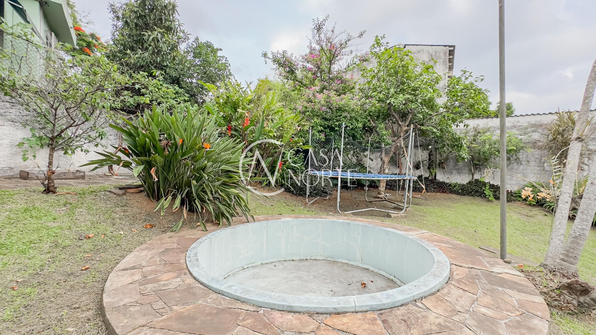 Casa à venda com 3 quartos, 313m², 1 suíte, 6 vagas, Rua João Paetzel no bairro Chácara das Pedras em Porto Alegre