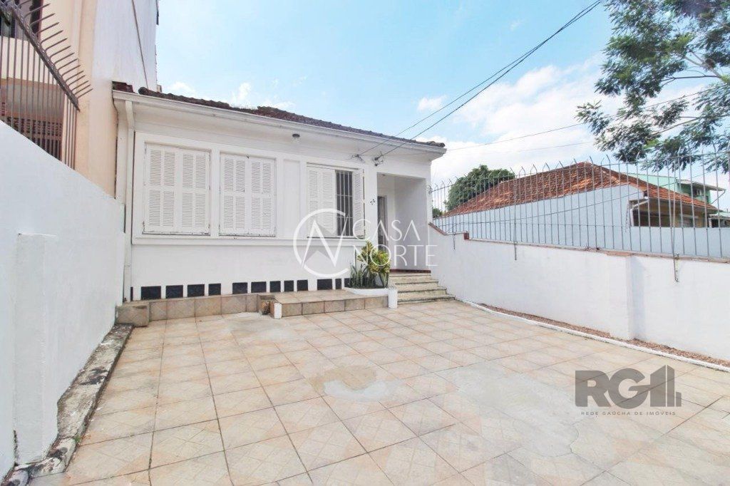 Casa à venda com 3 quartos, 120m², 2 vagas, Rua Antônio Divan no bairro Teresópolis em Porto Alegre