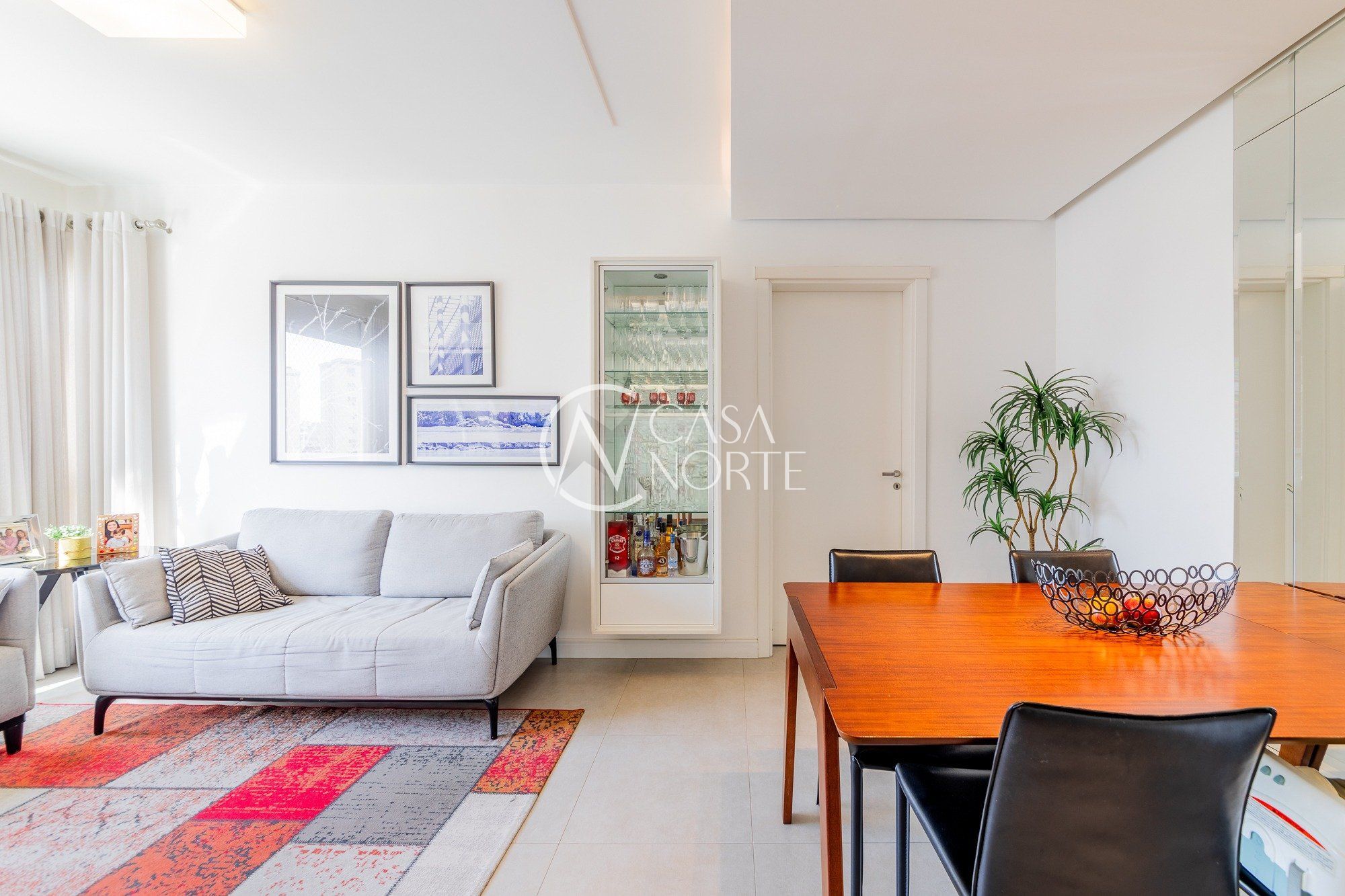 Apartamento à venda com 3 quartos, 79m², 1 suíte, 3 vagas, Rua Bezerra de Menezes no bairro Passo da Areia em Porto Alegre