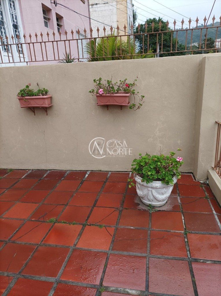 Casa à venda com 3 quartos, 190m², 1 vaga, Rua Silverio Souto no bairro Teresópolis em Porto Alegre