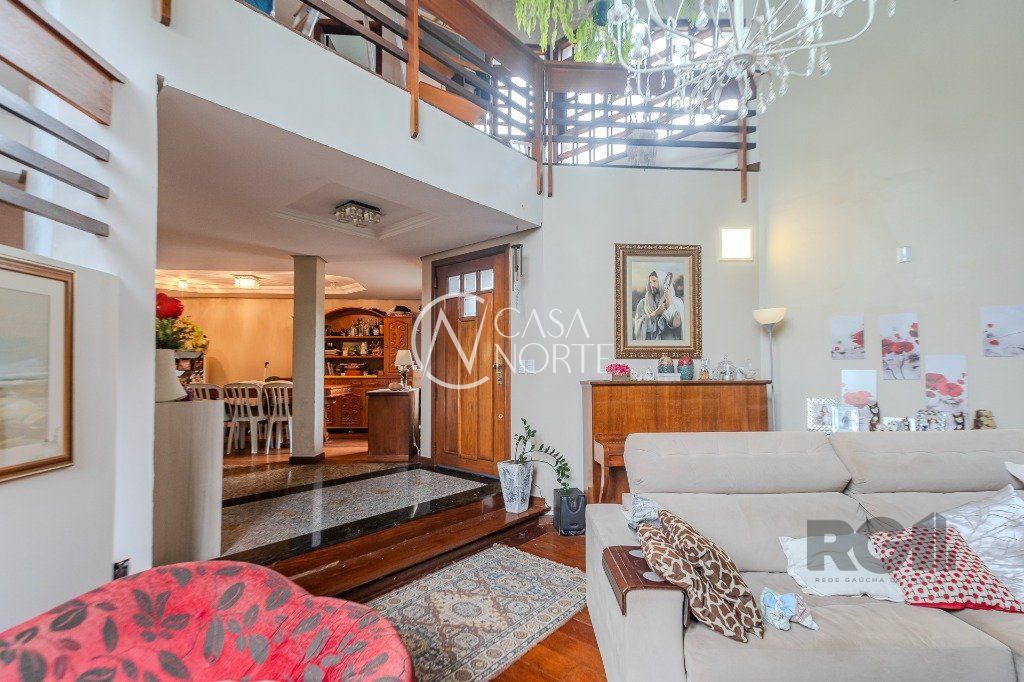 Casa à venda com 4 quartos, 400m², 1 suíte, 4 vagas, Praça Doutor Baltazar de Bem no bairro Vila Jardim em Porto Alegre