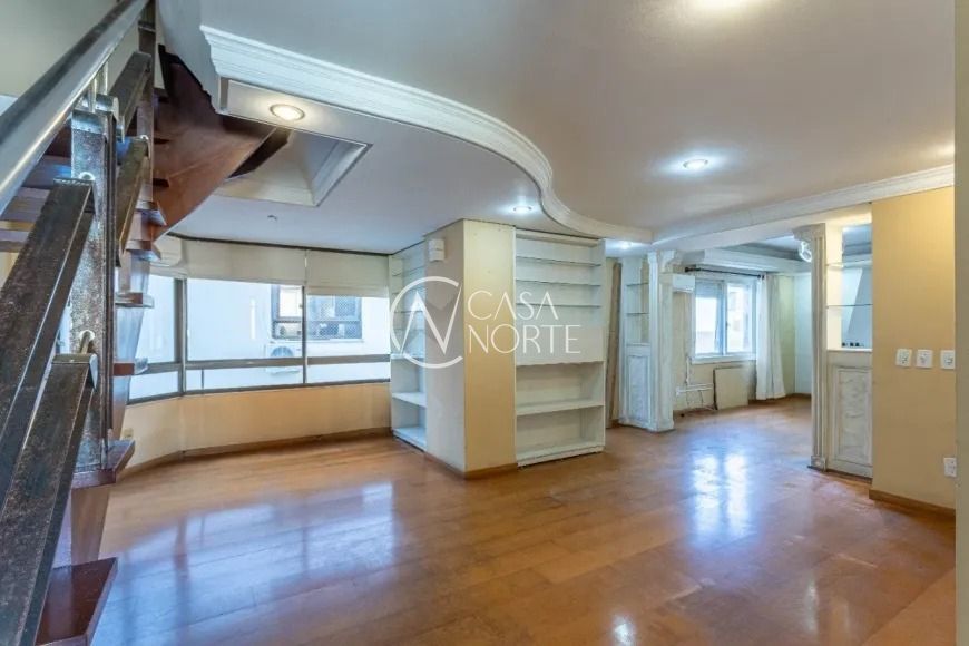 Cobertura à venda com 2 quartos, 154m², 1 suíte, 2 vagas, Rua Vicente da Fontoura no bairro Santana em Porto Alegre