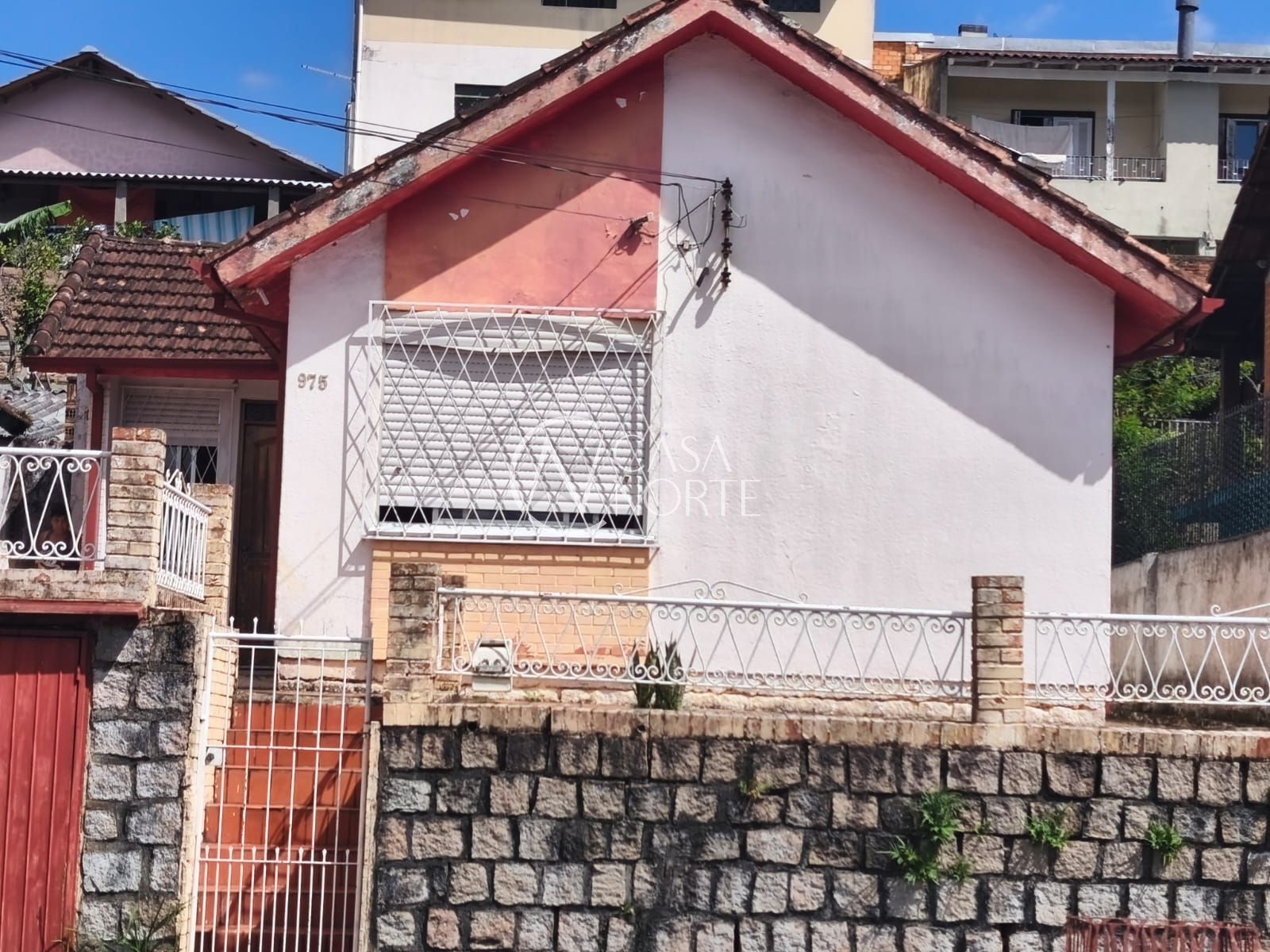 Casa à venda com 3 quartos, 7600m², 1 vaga, Rua Guadalajara no bairro Jardim Sabará em Porto Alegre
