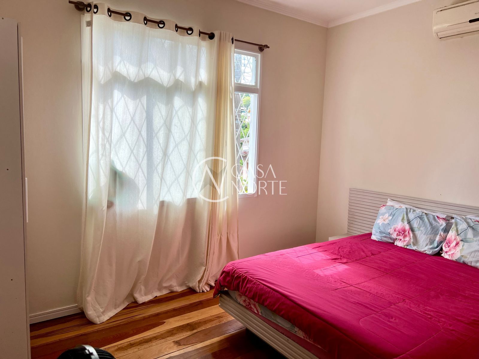 Casa à venda com 3 quartos, 150m², 1 vaga, Rua Cangussu no bairro Nonoai em Porto Alegre