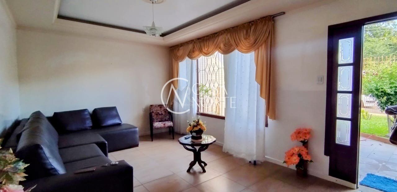 Casa à venda com 2 quartos, 100m², 1 vaga, Rua Serafim Alencastro no bairro Sarandi em Porto Alegre