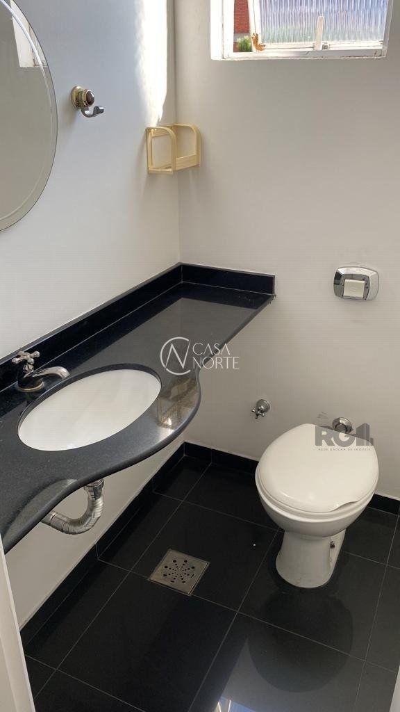 Sala Comercial à venda , 44m², Avenida Cristóvão Colombo no bairro Floresta em Porto Alegre