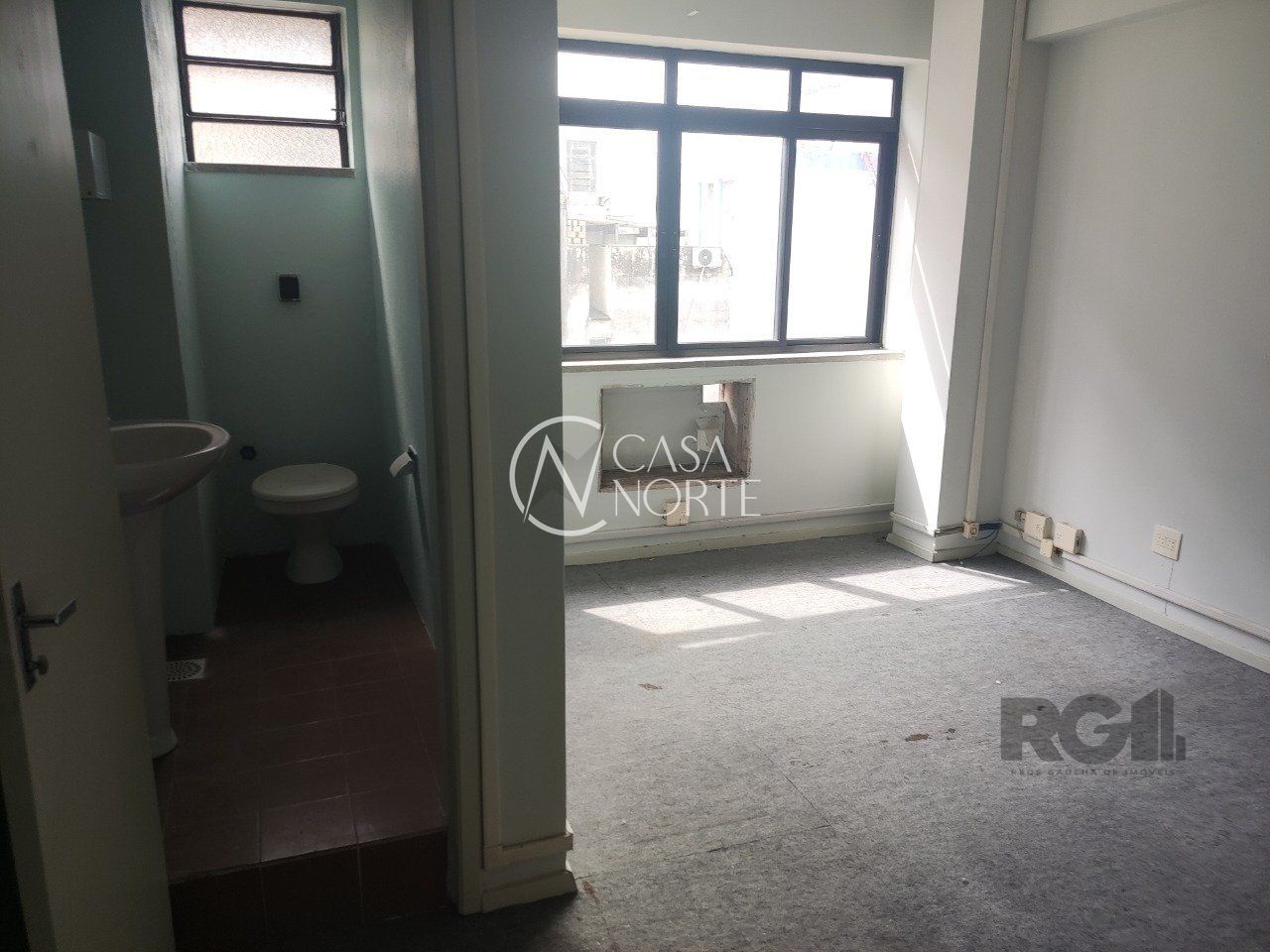 Sala Comercial à venda , 28m², Rua dos Andradas no bairro Centro Histórico em Porto Alegre