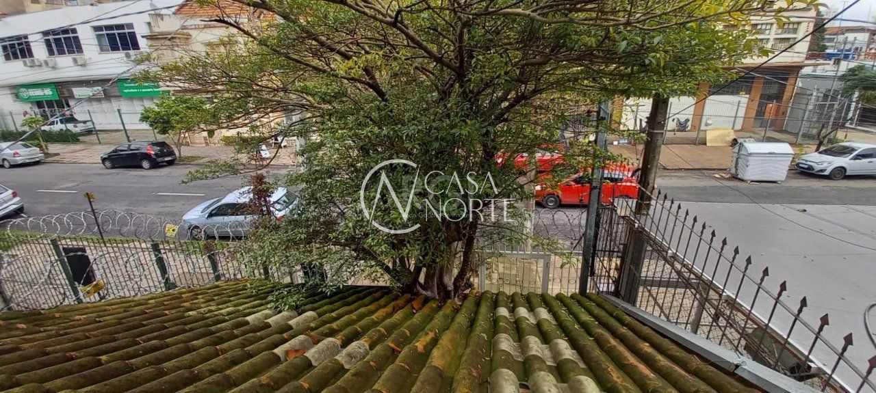 Sobrado à venda com 4 quartos, 110m², 1 suíte, 2 vagas, Rua Santo Antônio no bairro Floresta em Porto Alegre