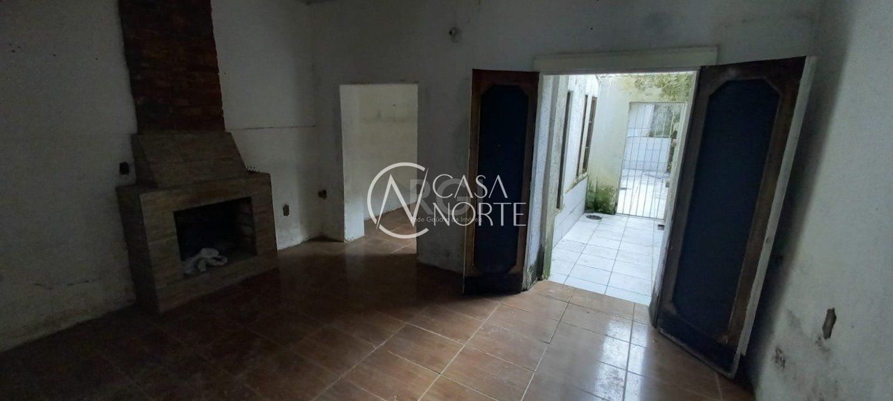 Sobrado à venda com 4 quartos, 110m², 1 suíte, 2 vagas, Rua Santo Antônio no bairro Floresta em Porto Alegre