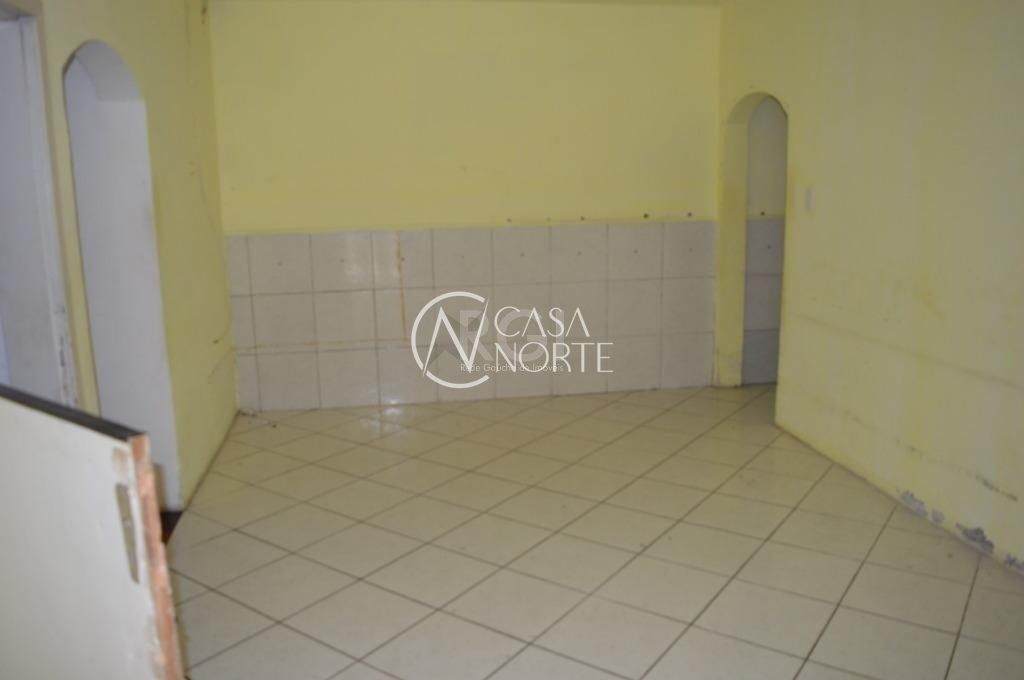 Sobrado à venda com 10 quartos, 300m², 2 suítes, Rua Ernesto Alves no bairro Floresta em Porto Alegre