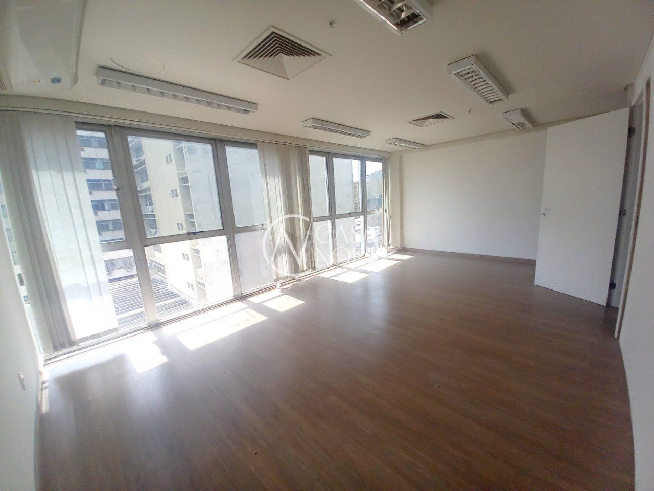 Sala Comercial à venda , 47m², Rua Chaves Barcelos no bairro Centro Histórico em Porto Alegre