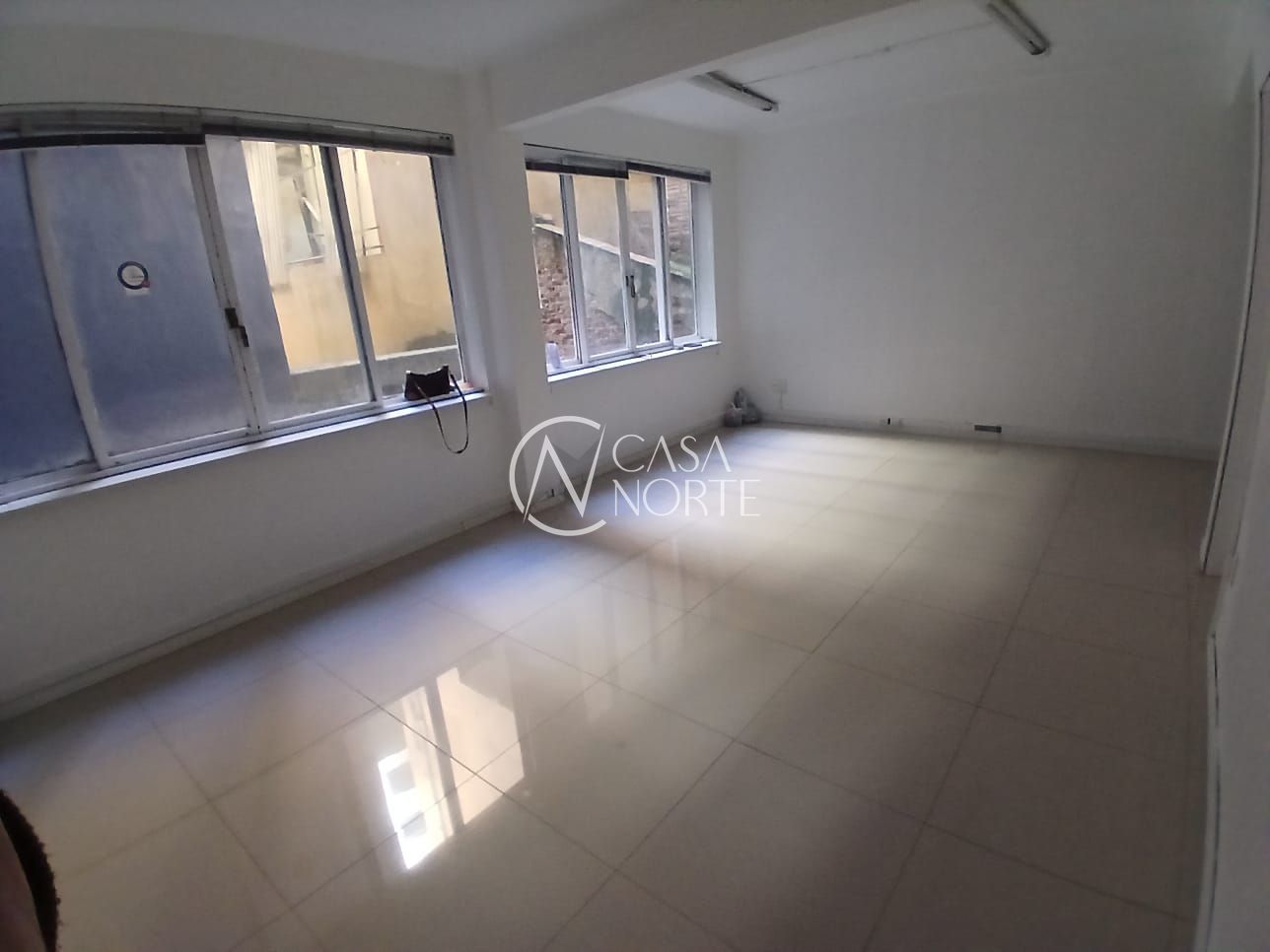 Conjunto Comercial à venda com 1 quarto, 40m², Rua dos Andradas no bairro Centro Histórico em Porto Alegre