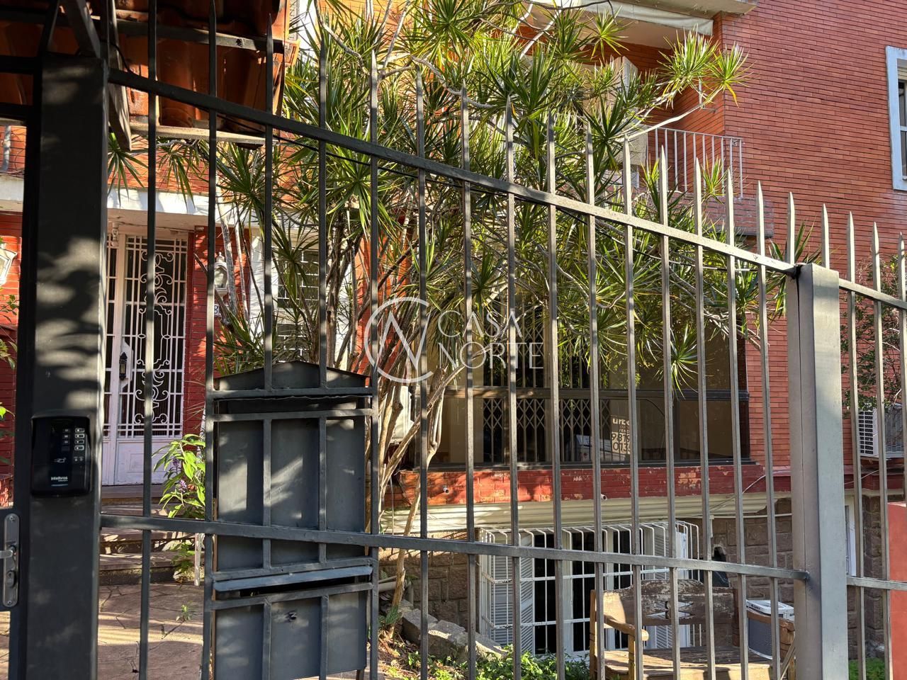 Apartamento à venda com 2 quartos, 107m², 1 vaga, Rua Dona Laura no bairro Rio Branco em Porto Alegre