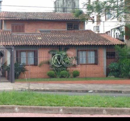 Casa à venda com 3 quartos, 220m², 1 suíte, 2 vagas, Rua Dona Adda Mascarenhas de Moraes no bairro Jardim Itu em Porto Alegre